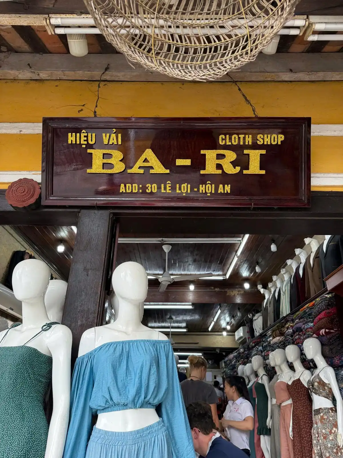Bari Tailor (30 Lê Lợi)