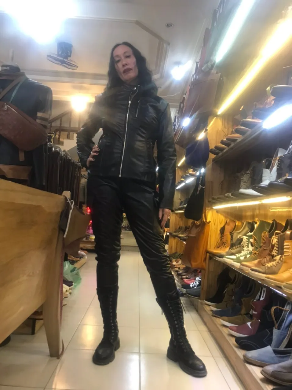 Hen Leather Shop